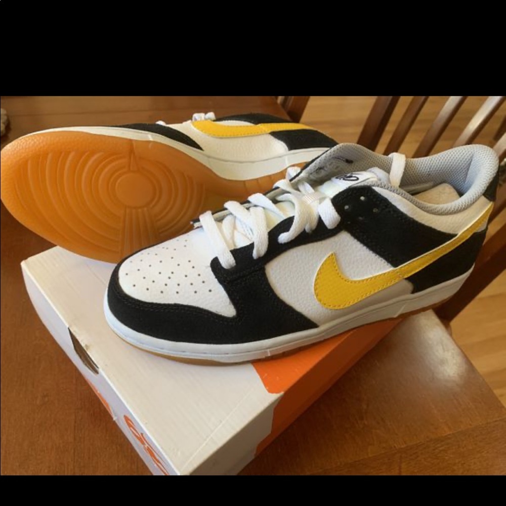 Nike Dunk Lows (Rare) size 7y
